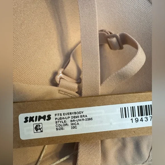 SKIMS FITS EVERYBODY PUSH-UP BRA - Picture 9 of 13